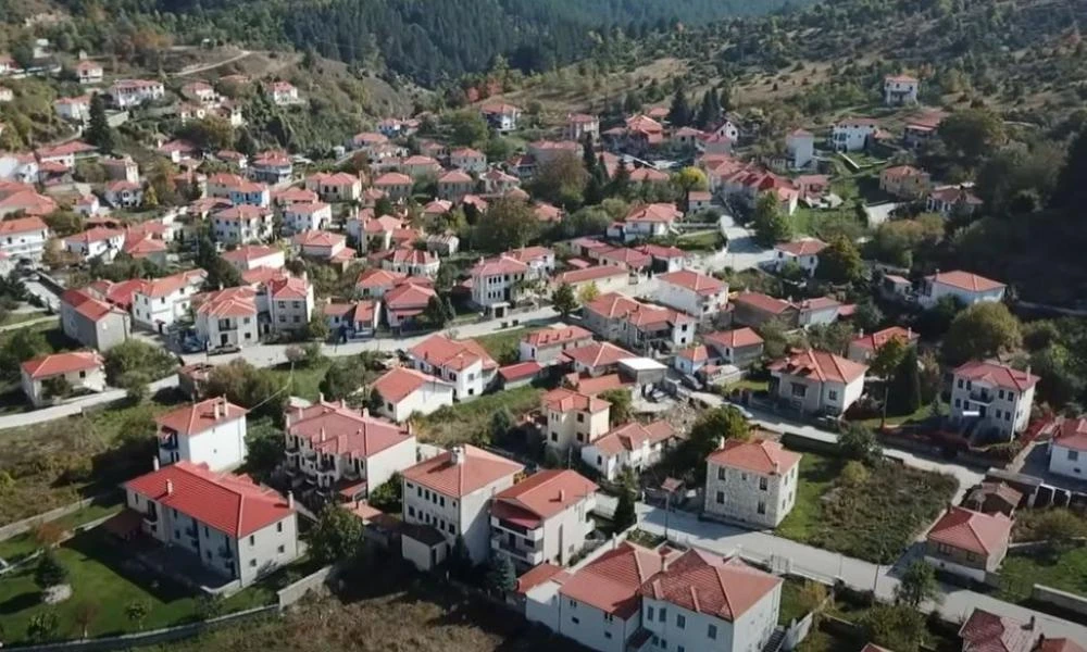 Το πιο δροσερό μέρος της Ελλάδας - Οι κάτοικοι του δεν γνωρίζουν τι σημαίνει καύσωνας (βίντεο)